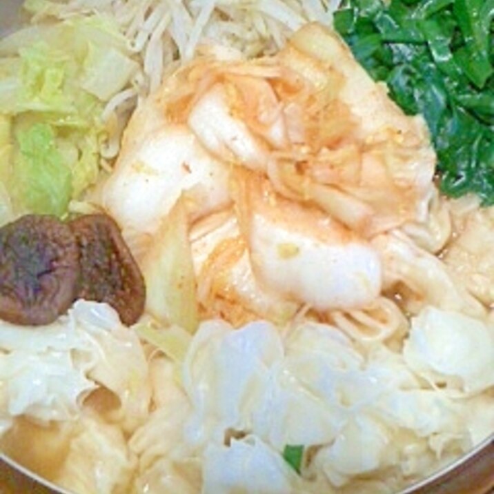 かにワンタンと野菜のキムチ鍋